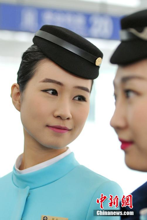 Flight attendants of Jiangxi Airline debut in Nanchang airport