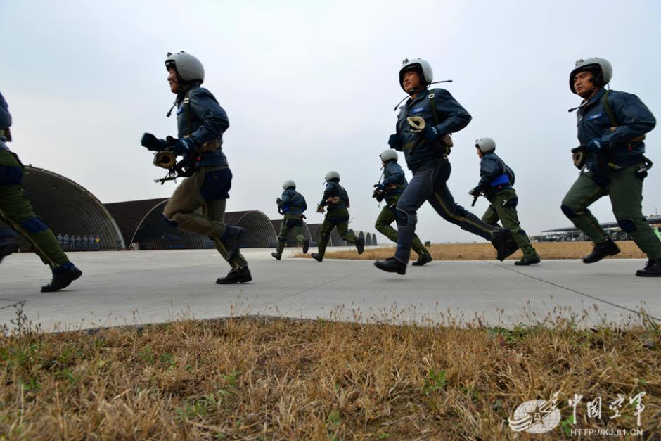 Su-30 fighter jets carrying anti-radiation missile conduct training in N China