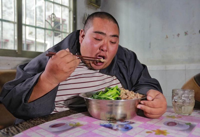 China's fattest man weighs 261kg