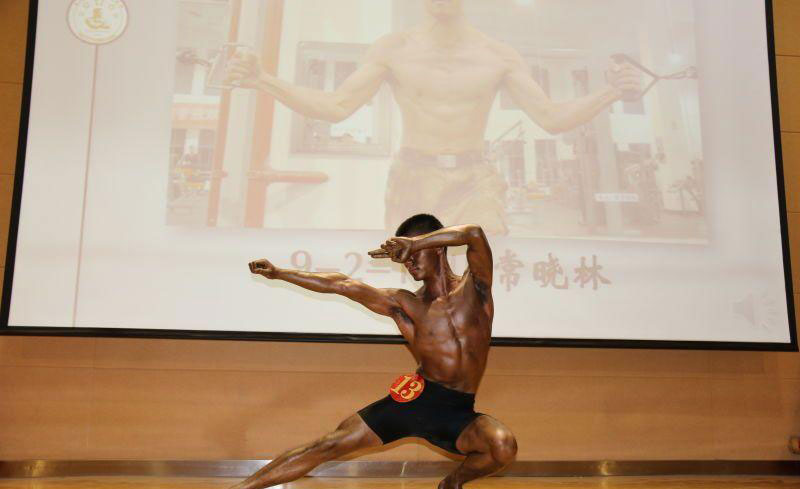 Military students attend figure competition show 