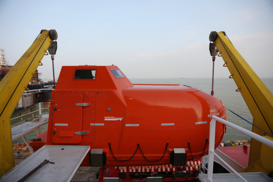 World's first polar heavy-haul deck carrier debuts in Guangzhou