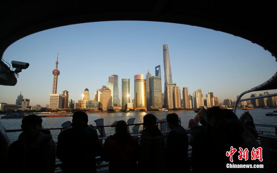 Shanghai's first water bus on trial operation 