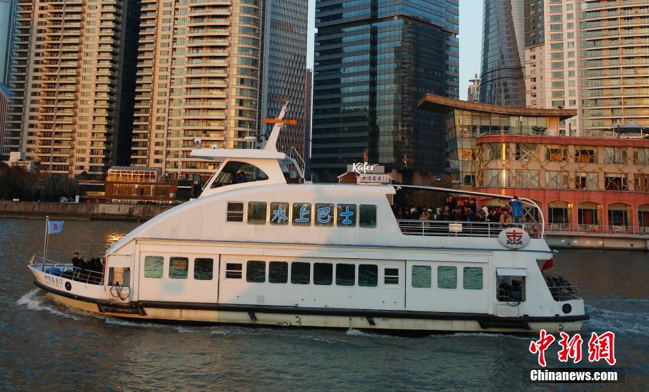 Shanghai's first water bus on trial operation 