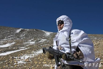 Braving cold at -18 deg C, soldiers patrol the border in Ngari
