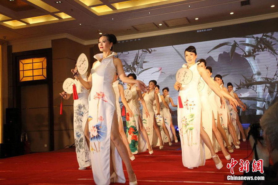 Cheongsam beauties shine in Yangzhou
