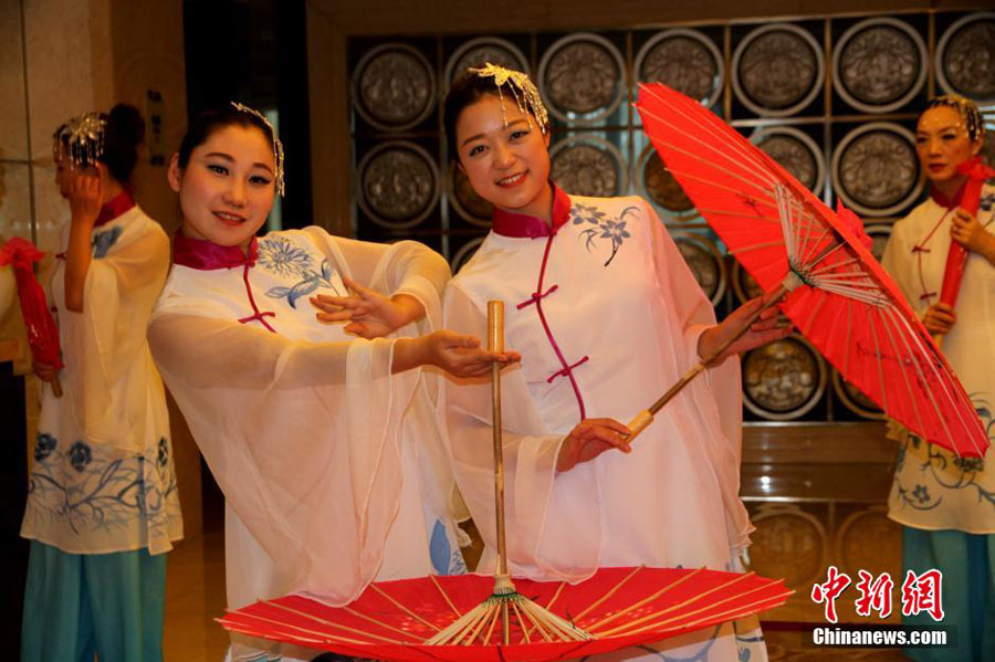 Cheongsam beauties shine in Yangzhou
