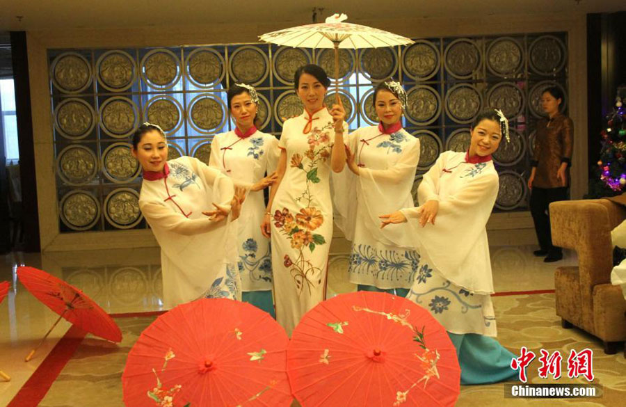 Cheongsam beauties shine in Yangzhou
