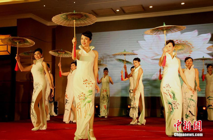 Cheongsam beauties shine in Yangzhou
