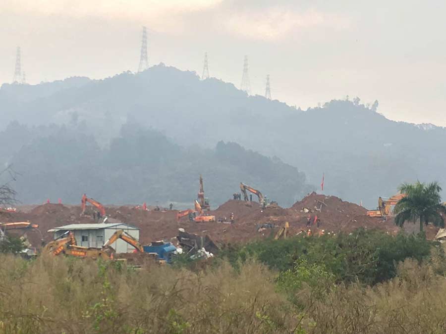 Survivors find temporary home in a shelter after Shenzhen landslide