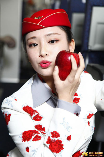 Apples kissed by airline stewardess sold on shopping website
