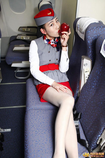 Apples kissed by airline stewardess sold on shopping website
