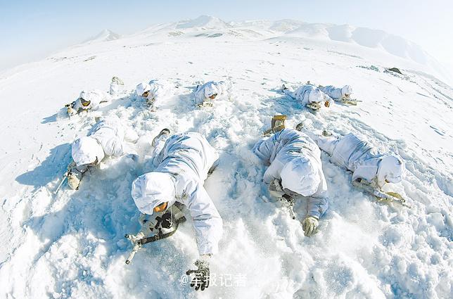 PLA soldiers train topless in snow