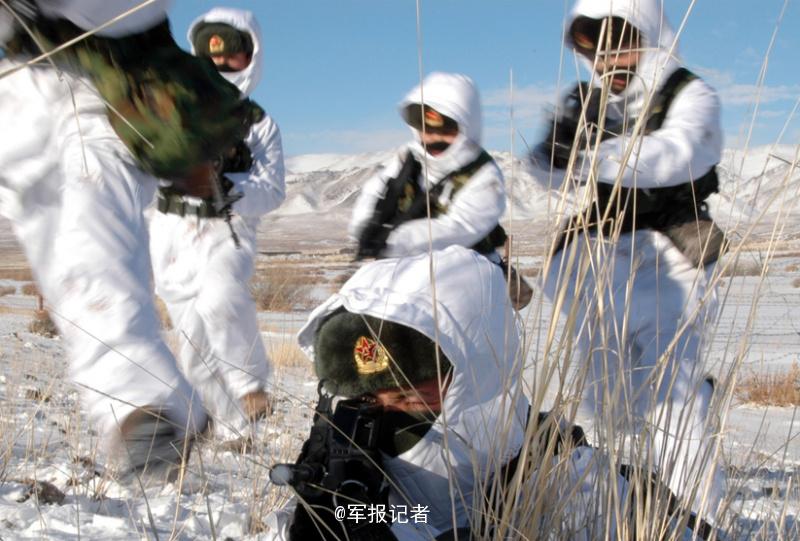 PLA soldiers train topless in snow