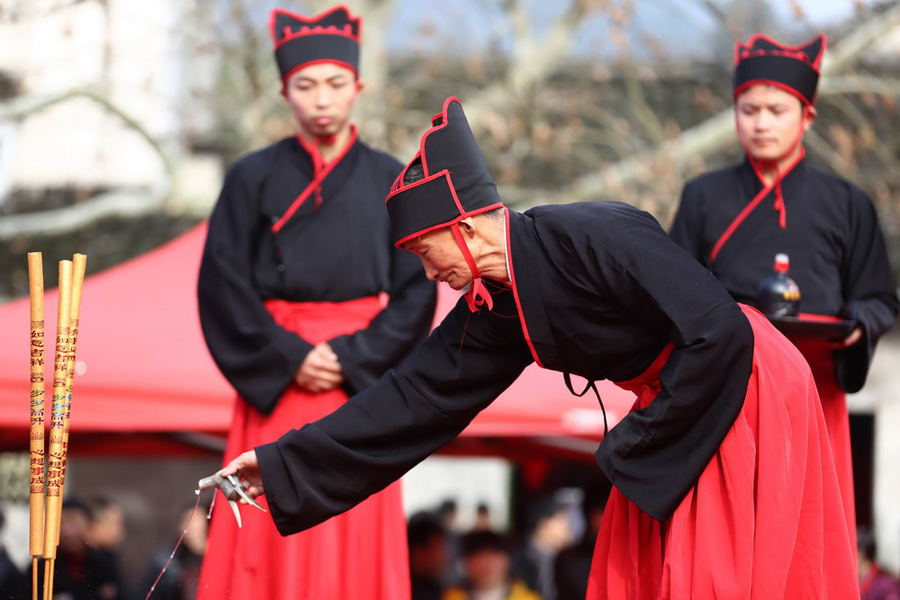 Worship ceremony for Yellow Emperor held in Huangshan Mountain