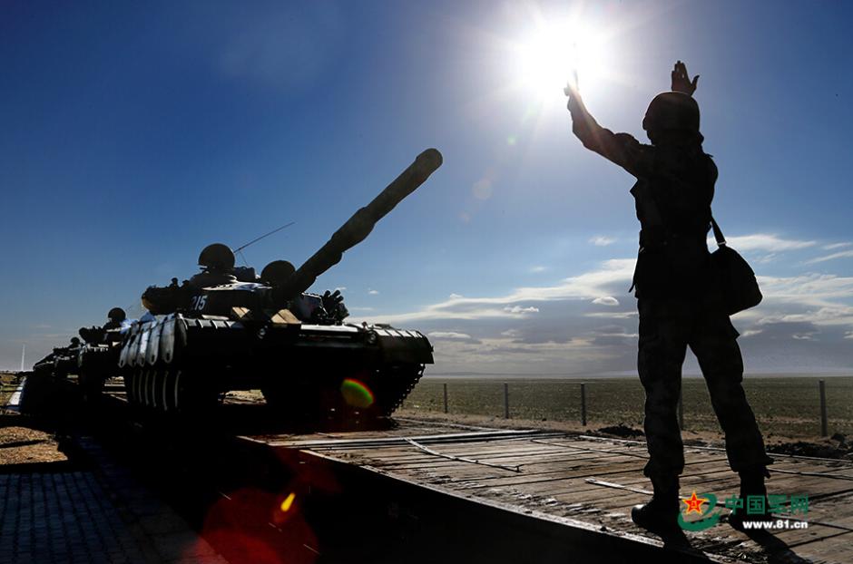 PLA's armored brigade in drill