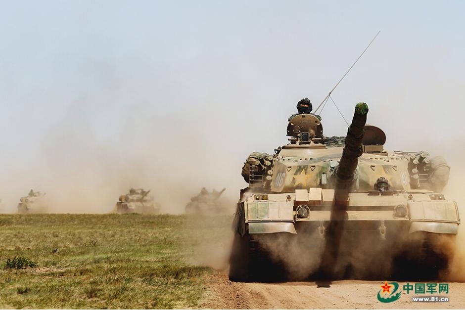 PLA's armored brigade in drill