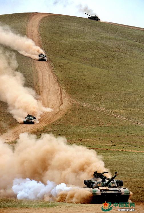 PLA's armored brigade in drill