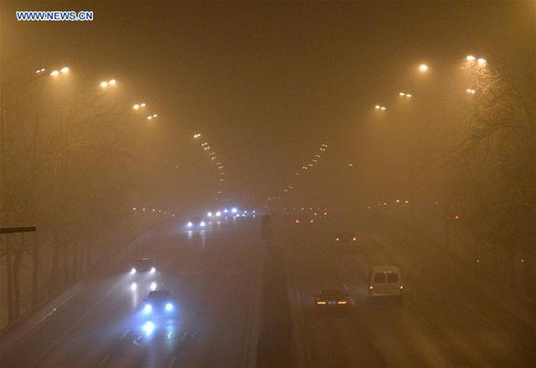 Class suspension -- a gray area on hazy days in Beijing