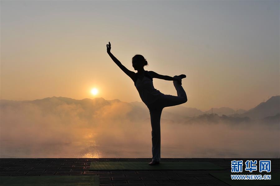 Yoga in front of the Three Gorges Dam