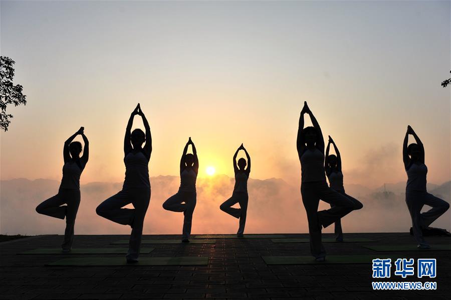 Yoga in front of the Three Gorges Dam