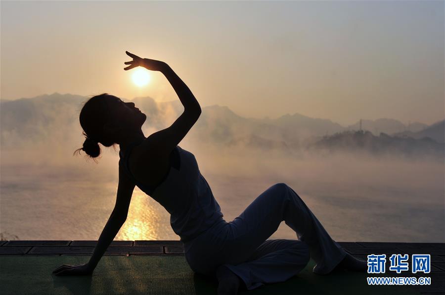 Yoga in front of the Three Gorges Dam