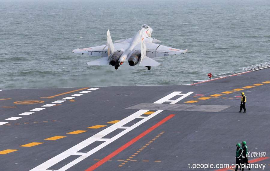 J-15 carrier-based fighters conduct training on the Liaoning