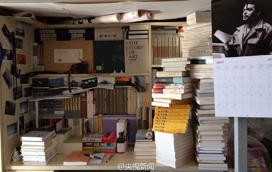 'Super scholar' has 5,000 books stacked in dormitory
