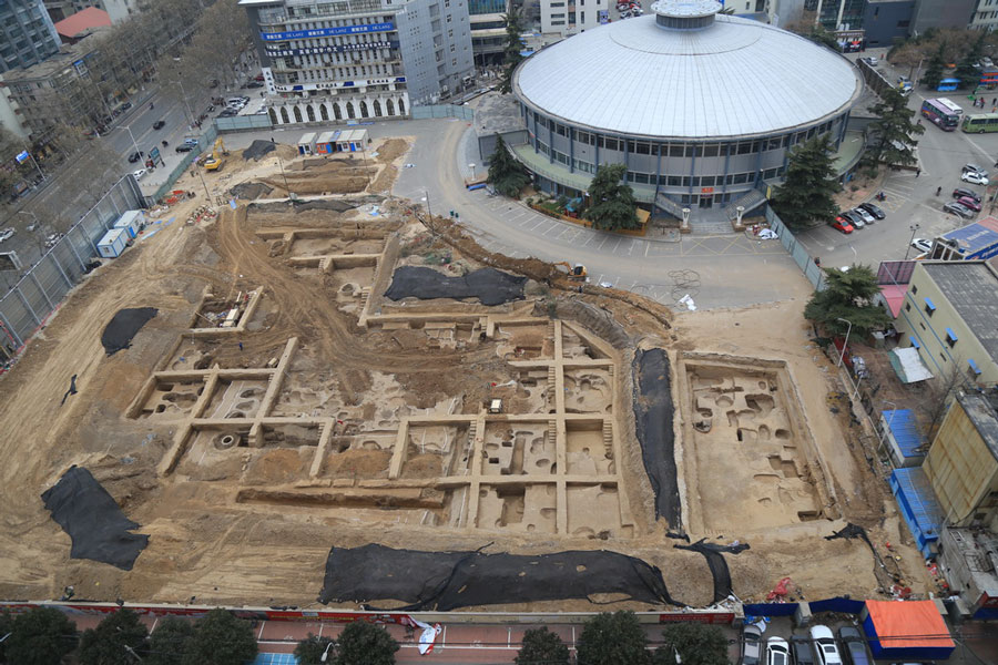 Ancient tombs dating back to 3,000 years ago found in downtown Zhengzhou 