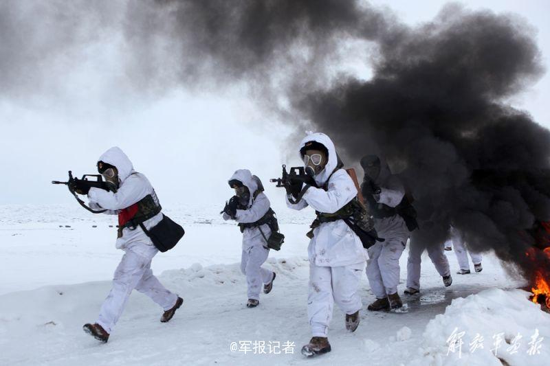 Frontier soldiers take training at minus 52 degrees Celsius in Xinjiang