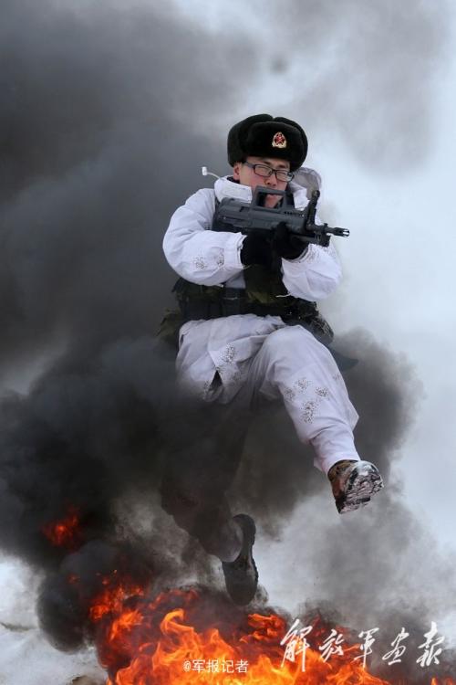 Frontier soldiers take training at minus 52 degrees Celsius in Xinjiang