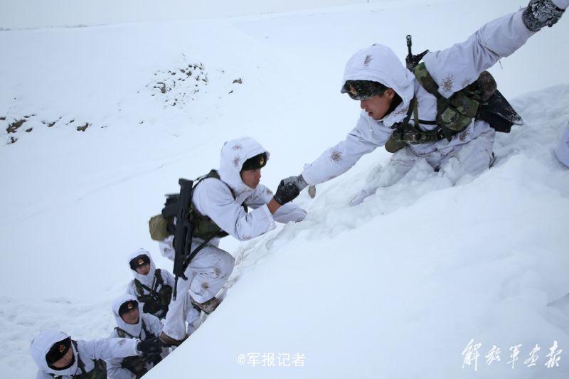 Frontier soldiers take training at minus 52 degrees Celsius in Xinjiang