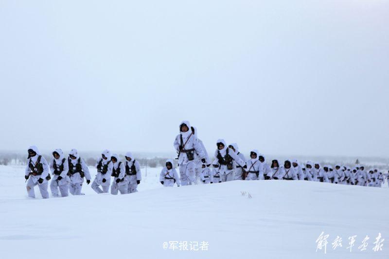 Frontier soldiers take training at minus 52 degrees Celsius in Xinjiang