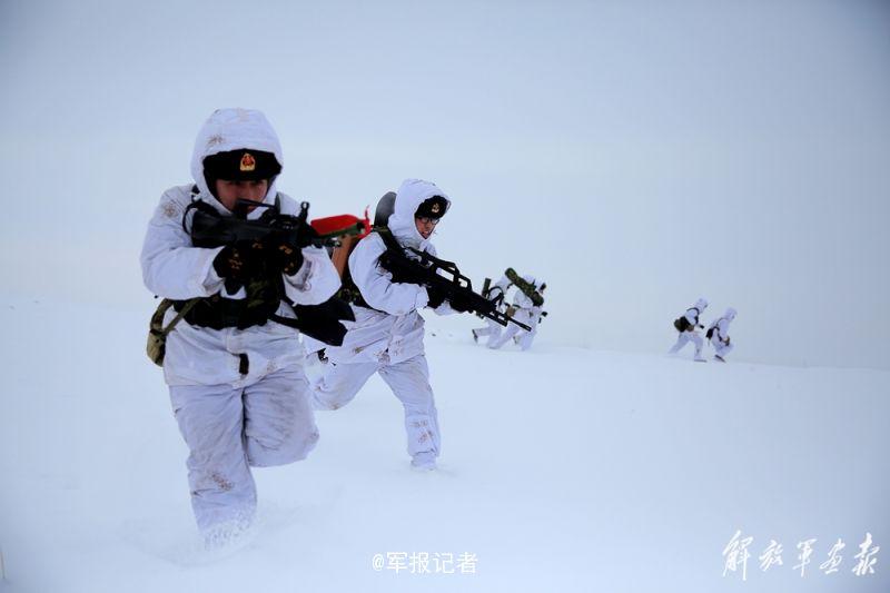 Frontier soldiers take training at minus 52 degrees Celsius in Xinjiang