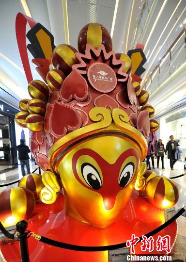 Huge monkey mask appears in Fujian