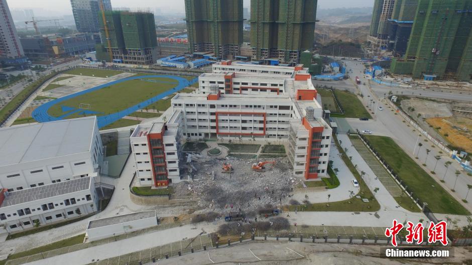 Newly built school building demolished in S China