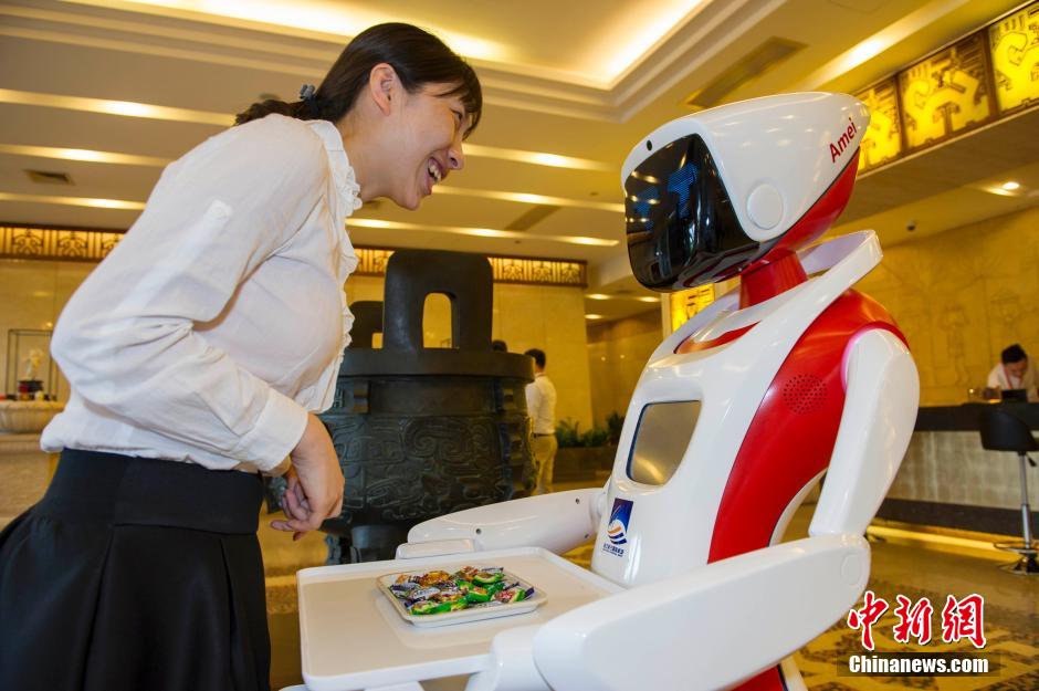 Service-oriented smart robots in trial operation in S China