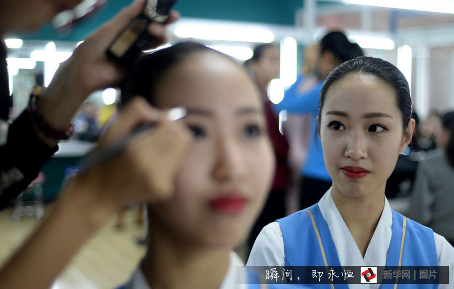 Twin sisters take part in flight attendant training program