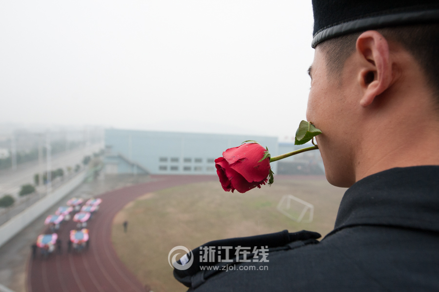 SWAT members hold romantic wedding in E China