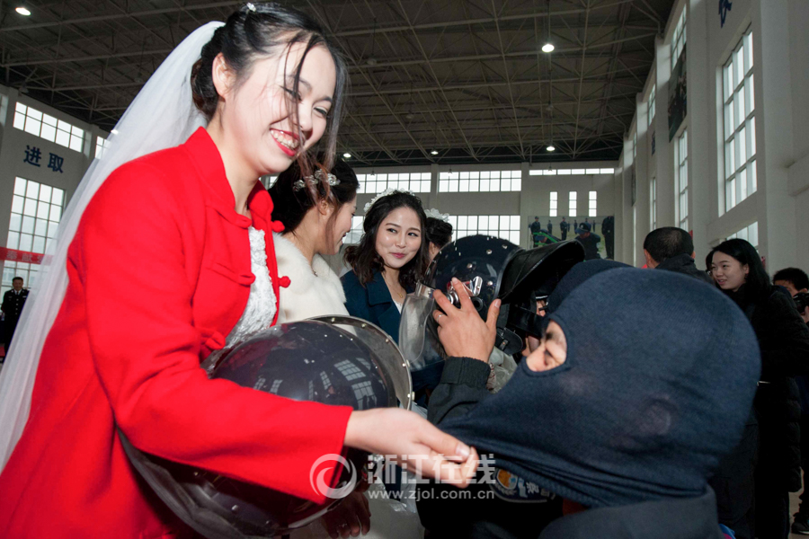 SWAT members hold romantic wedding in E China