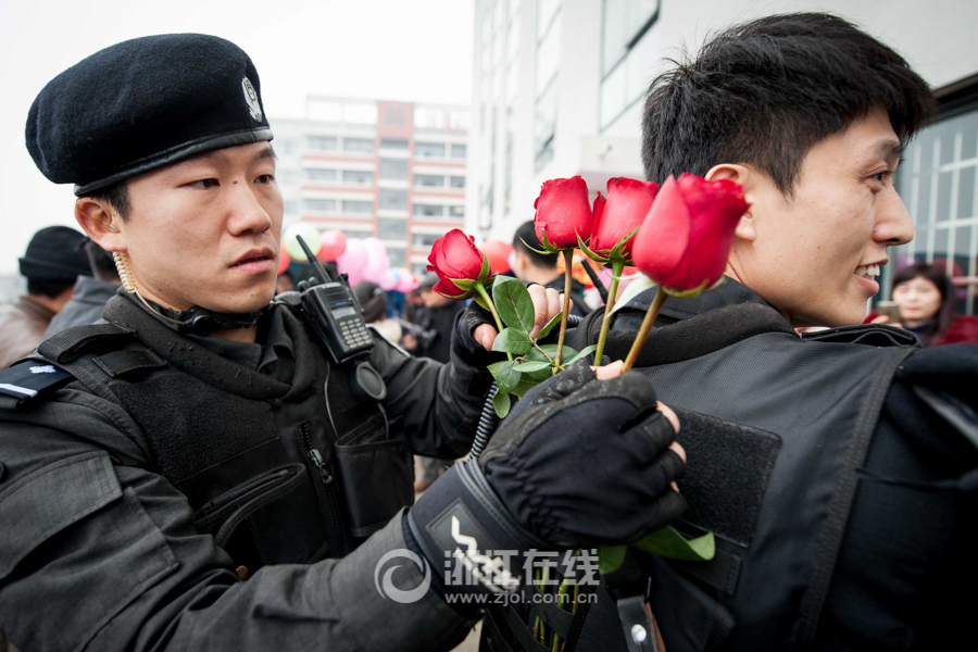 SWAT members hold romantic wedding in E China