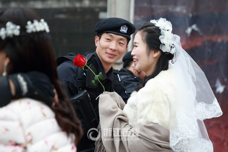 SWAT members hold romantic wedding in E China