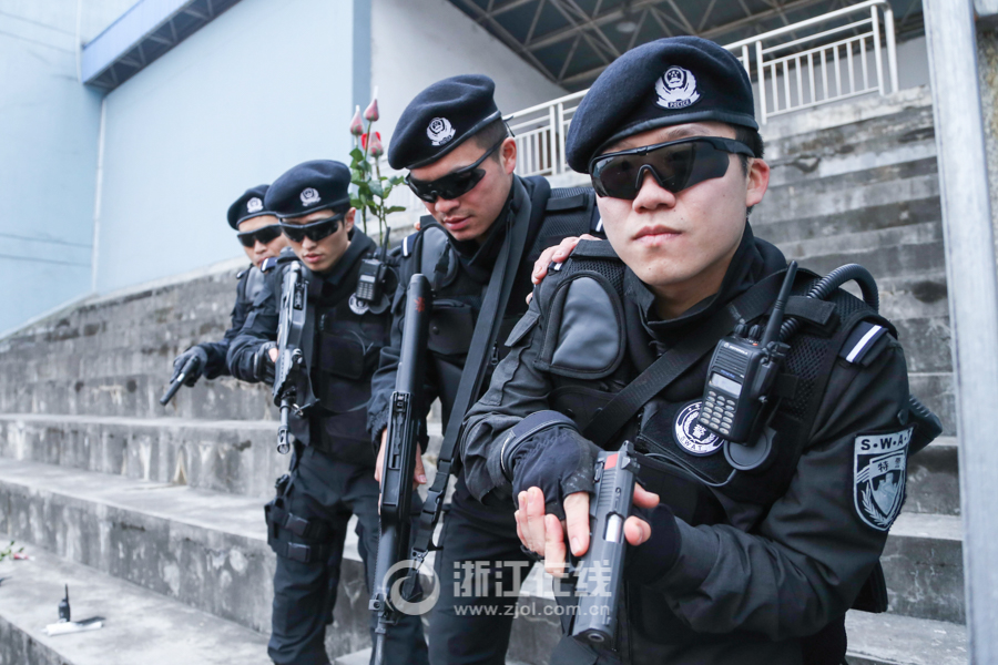 SWAT members hold romantic wedding in E China