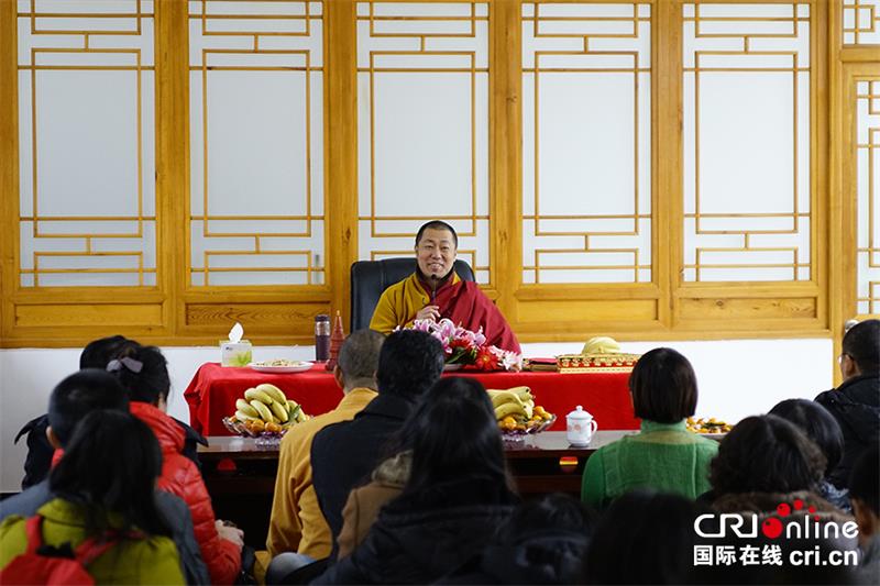 An Indian man who is fond of traditional Chinese medicine and Zen culture