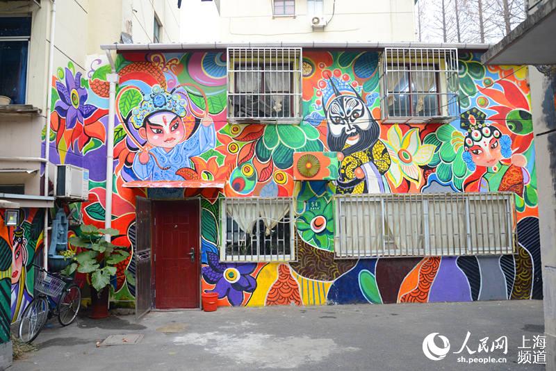 Chinese style graffiti shine in Shanghai
