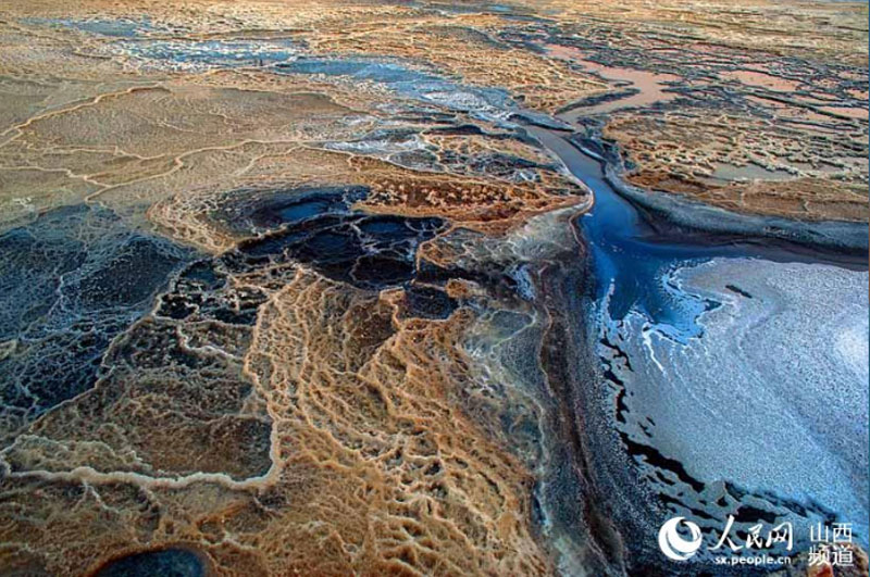 Beauty of nature: winter scenery of salt pond in Shanxi
