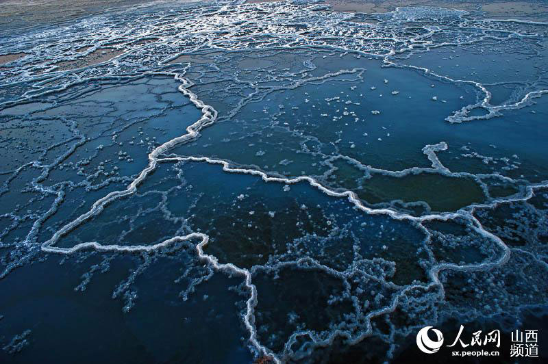 Beauty of nature: winter scenery of salt pond in Shanxi
