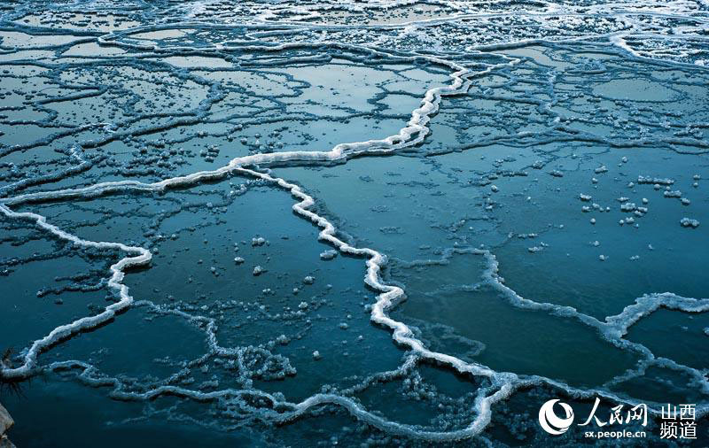 Beauty of nature: winter scenery of salt pond in Shanxi
