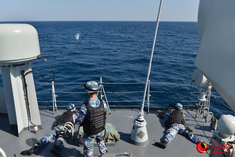 Chinese naval escort fleet conducts live fire training