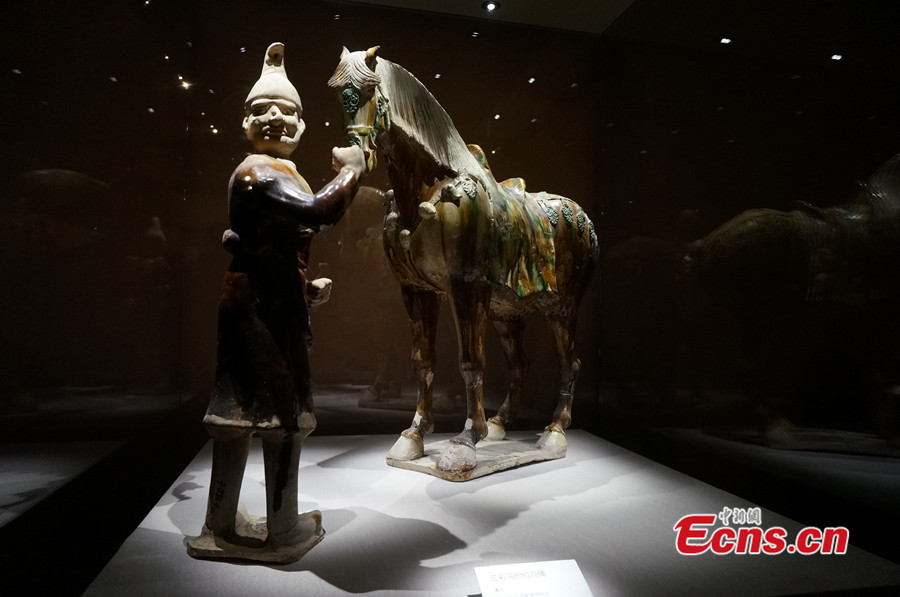 Mainland, Taiwan hold first tri-colored glazed pottery show in 66 years