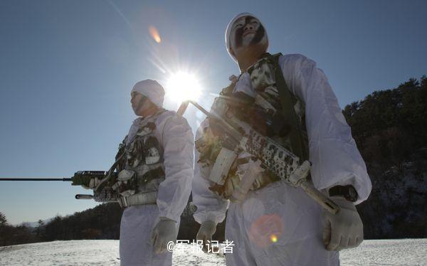 South Korean special forces soldiers challenge severe cold